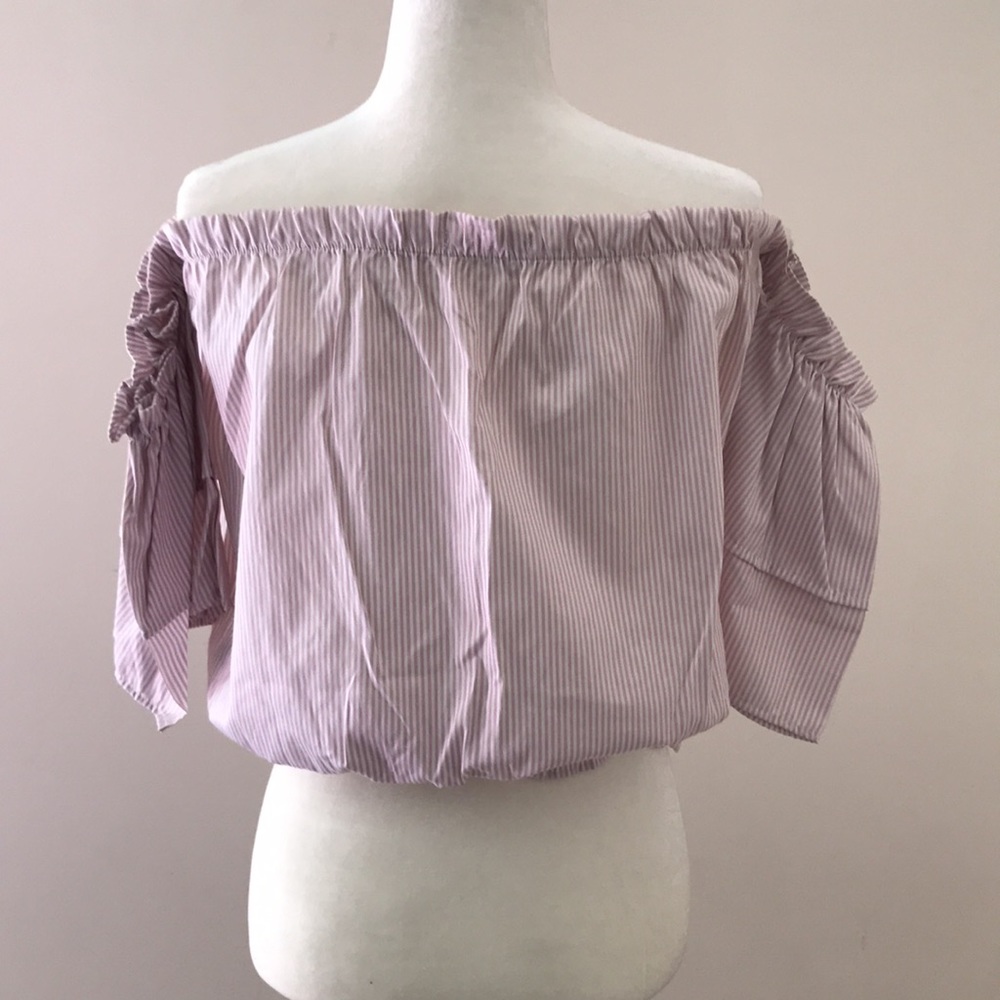 💙NWOT Cropped Ruffled Off Shoulder Top